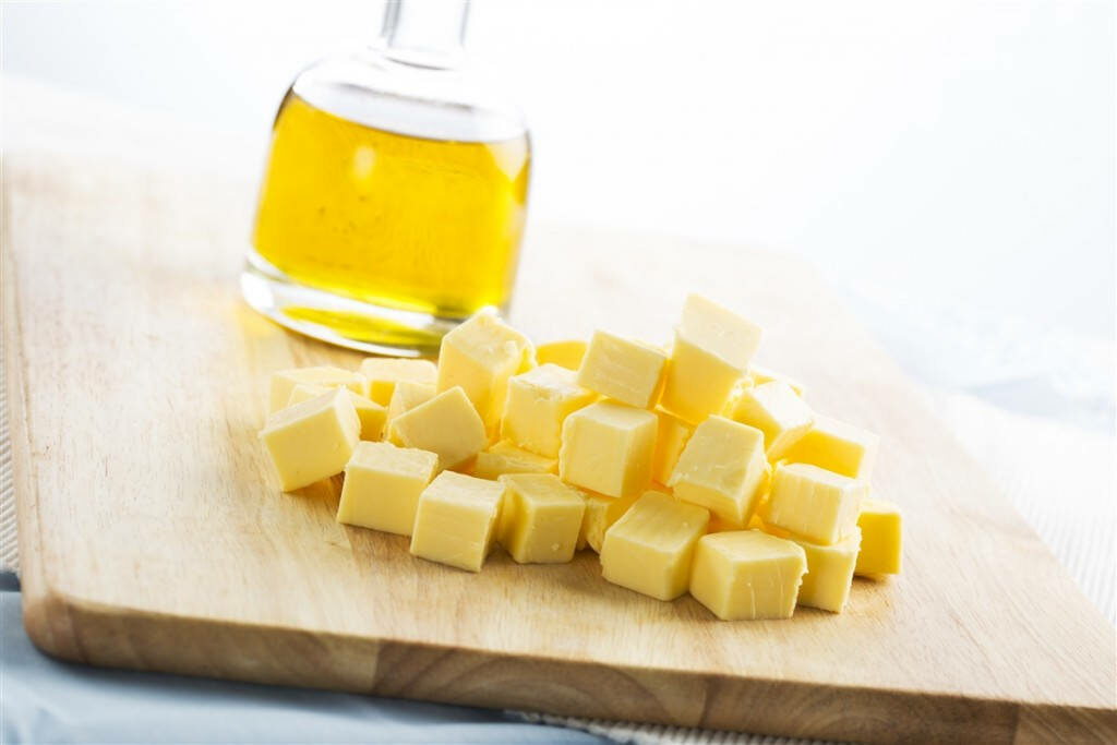 Rustic Kitchen Wallpaper: Butter Chunks & Olive Oil for Culinary Charm