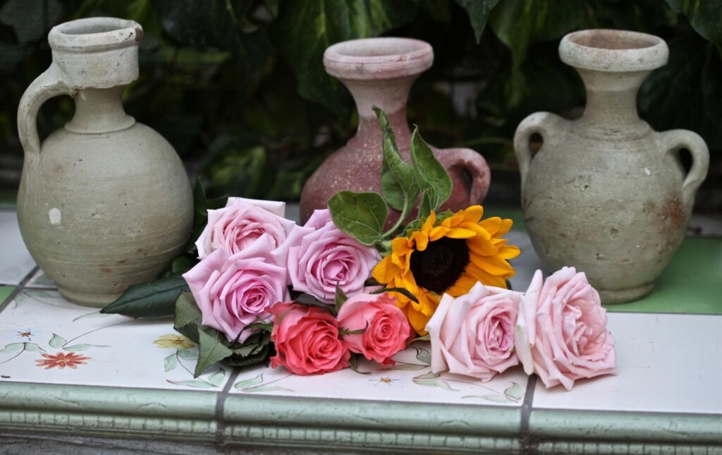 Charming Rustic Floral Wallpaper with Roses and Sunflower Design