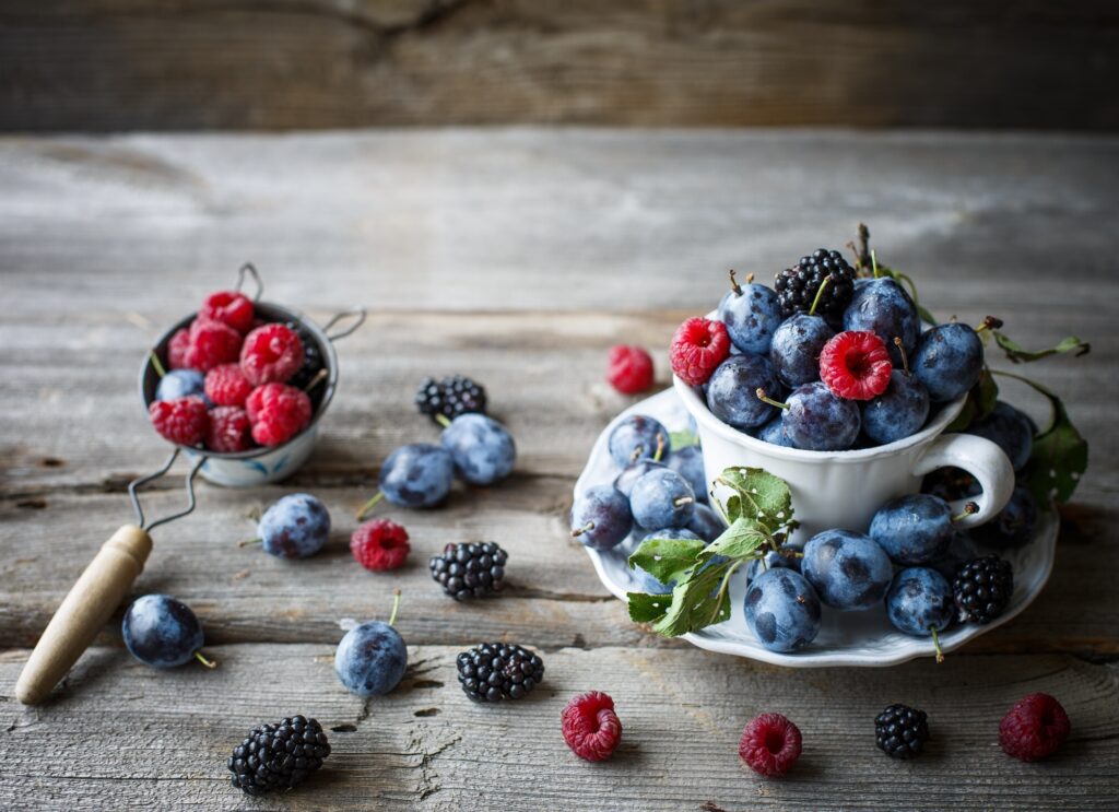 Rustic Wallpaper: Fresh Blackberries, Raspberries & Blueberries