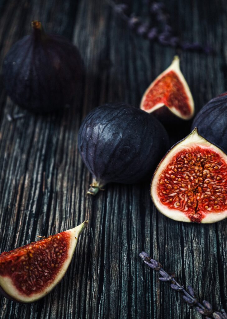 Rustic Wallpaper: Fresh Figs & Lavender on Wooden Surface