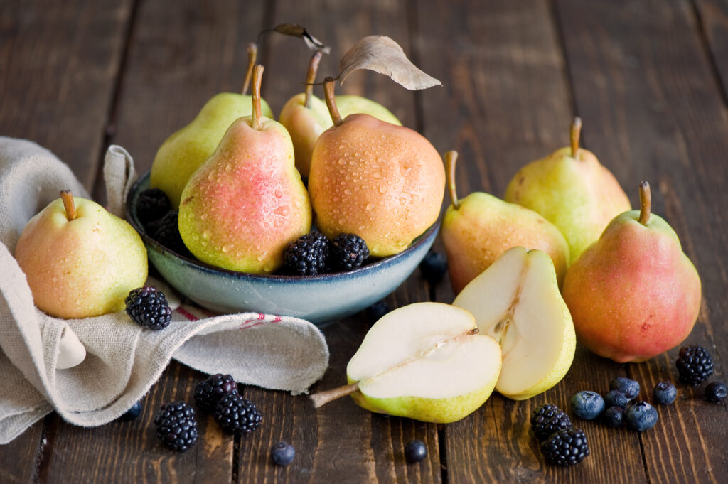 Rustic Fruit Wallpaper: Pears, Blackberries & Blueberries on Wood