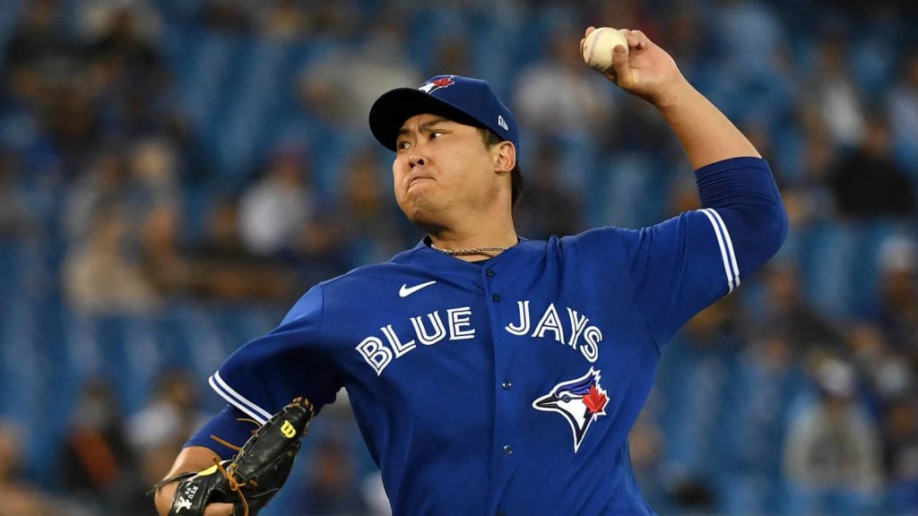Ryu Hyun-jin pitching in Blue Jays uniform dynamic motion high quality baseball wallpaper background