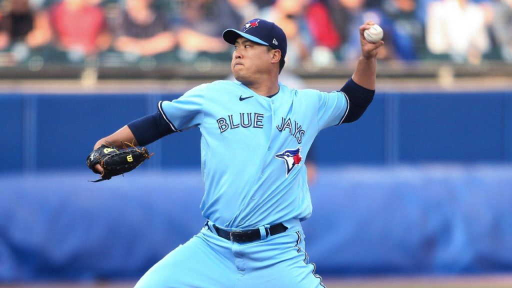 Ryu Hyun-jin pitching in Toronto Blue Jays uniform high-resolution MLB baseball action wallpaper