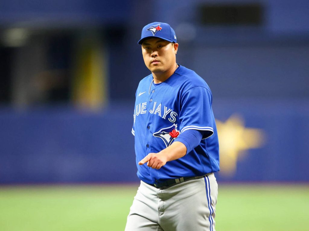 Ryu Hyun-jin Toronto Blue Jays pitching intense focus MLB baseball stadium wallpaper