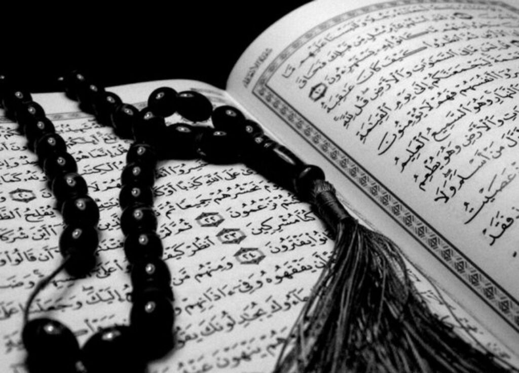 Divine Verses: Majestic HD Wallpaper featuring Al Quran