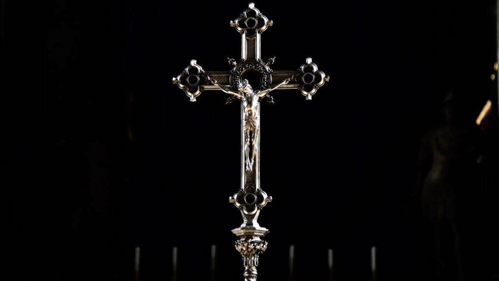 Sacred Descent: Captivating HD Wallpaper of Christ on the Cross Amidst a Darkened Crucifix