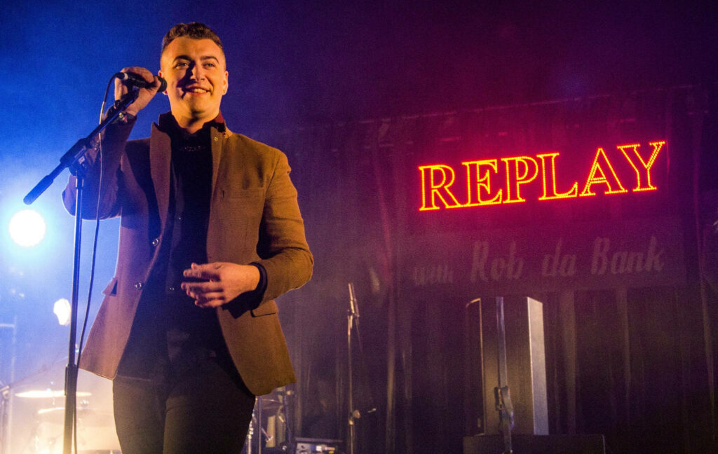 Sam Smith Shines Onstage at 2013 Replay Event - Charismatic Wallpaper