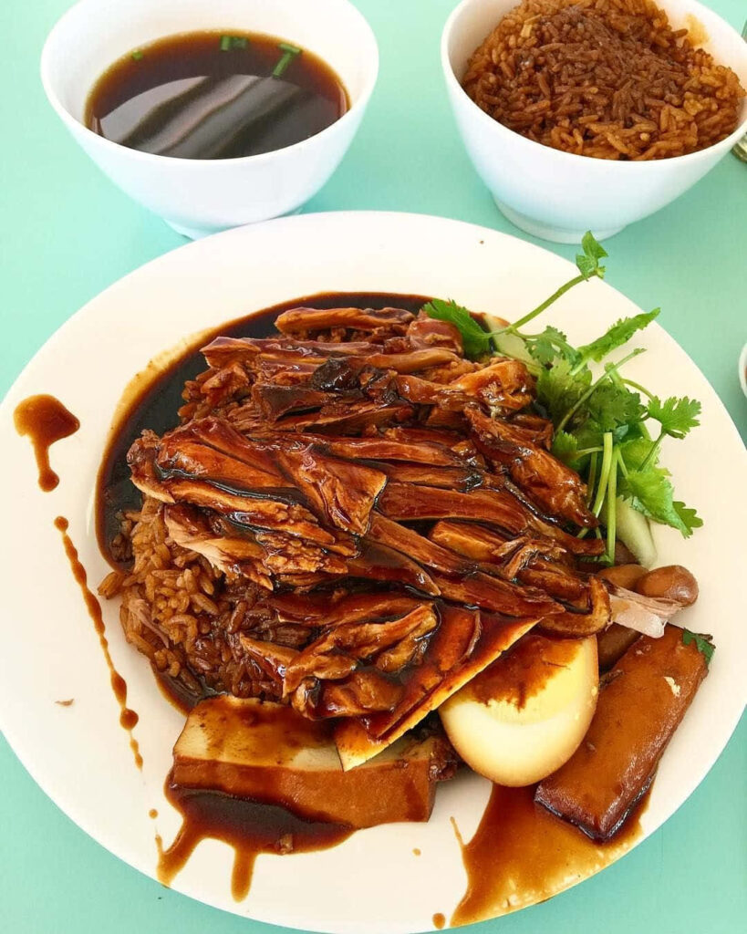 Delicious Duck Rice Wallpaper with Savory Sauce and Tasty Sides