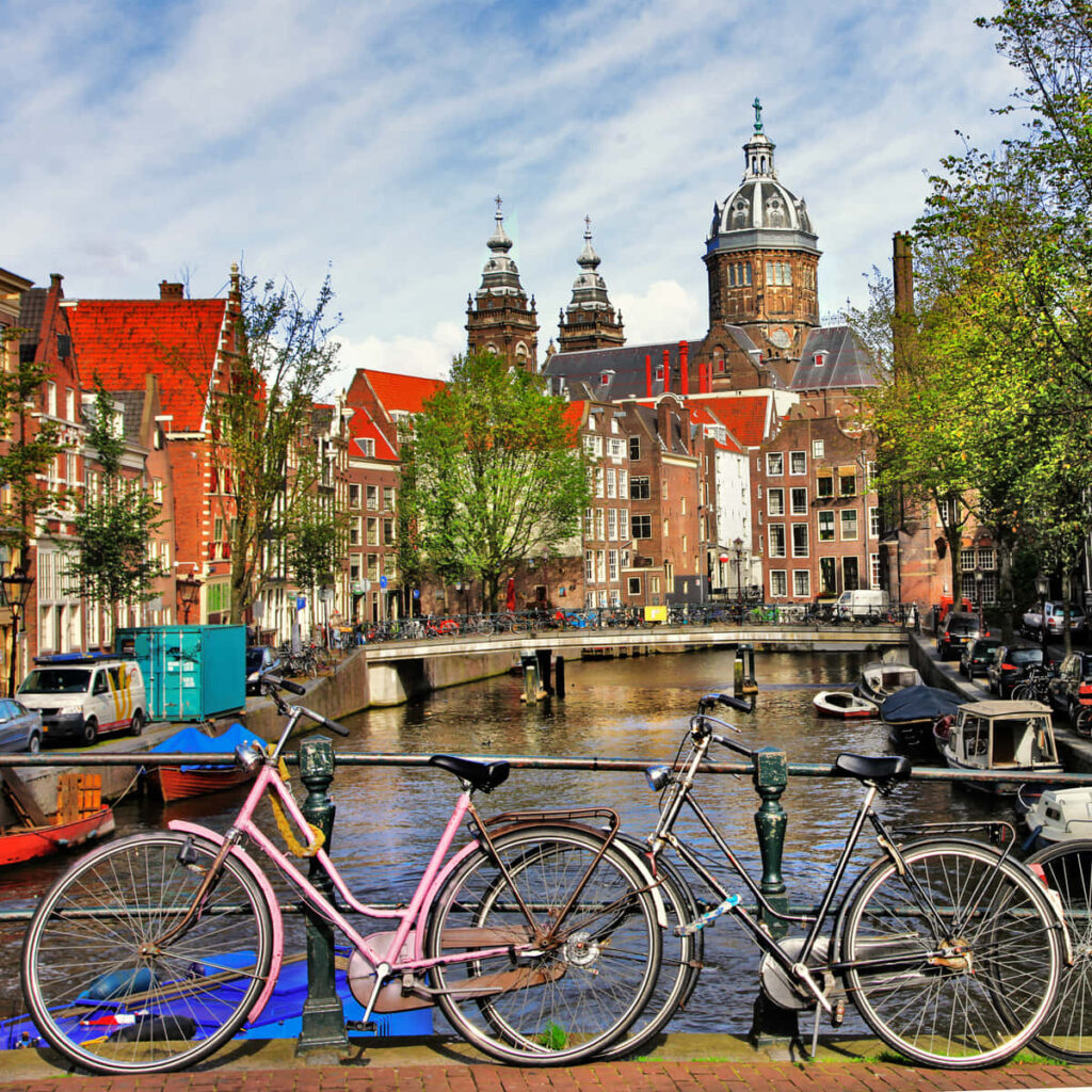 Charming Amsterdam: Scenic Canal View with Dutch Architecture & Bicycles Wallpaper