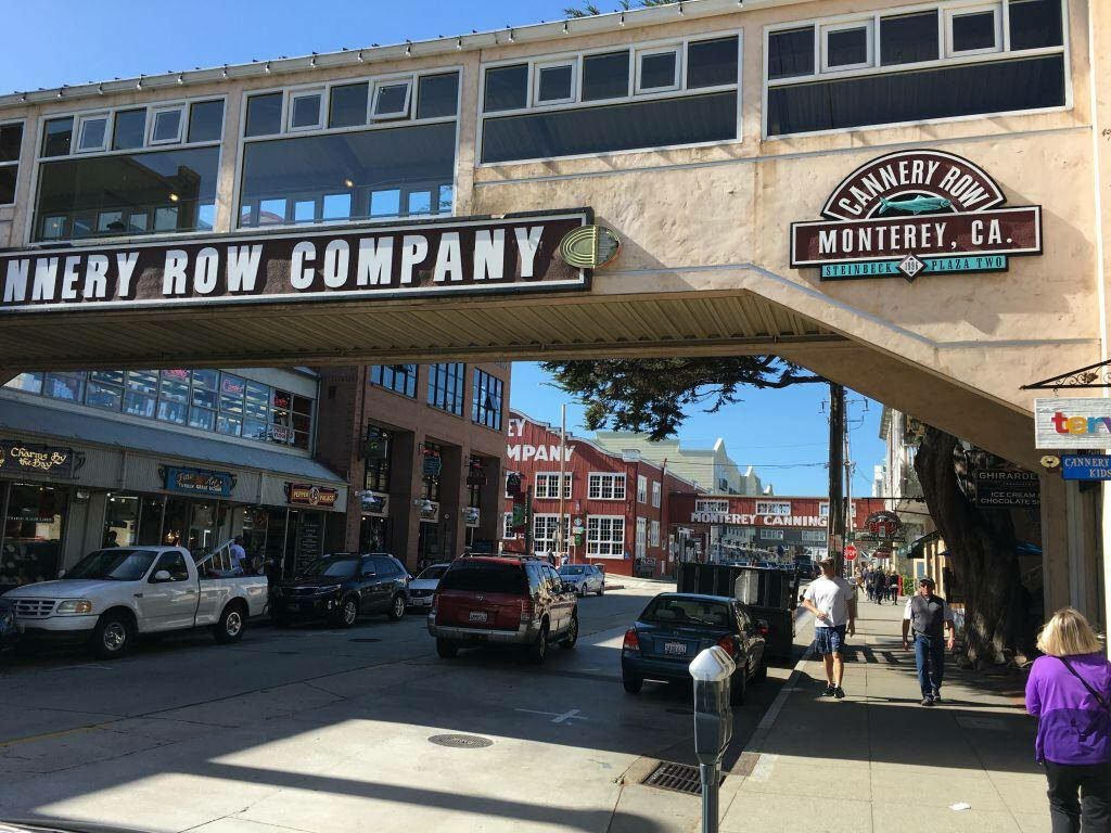 Scenic Cannery Row Wallpaper: Iconic Bridge & Bustling Atmosphere
