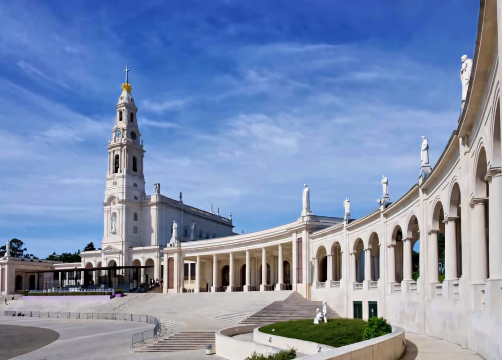Stunning Fatima Sanctuary Wallpaper: Iconic Architecture & Blue Sky