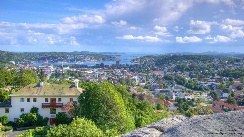 Scenic Oslo Village Suburbs: Greenery, Charming Homes & Mountains Wallpaper