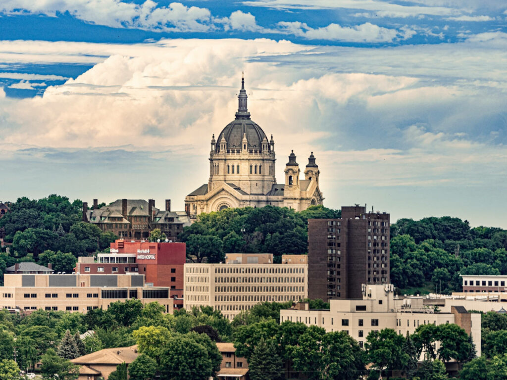 St. Paul Cathedral Wallpaper: Scenic Urban Landscape & Lush Greenery