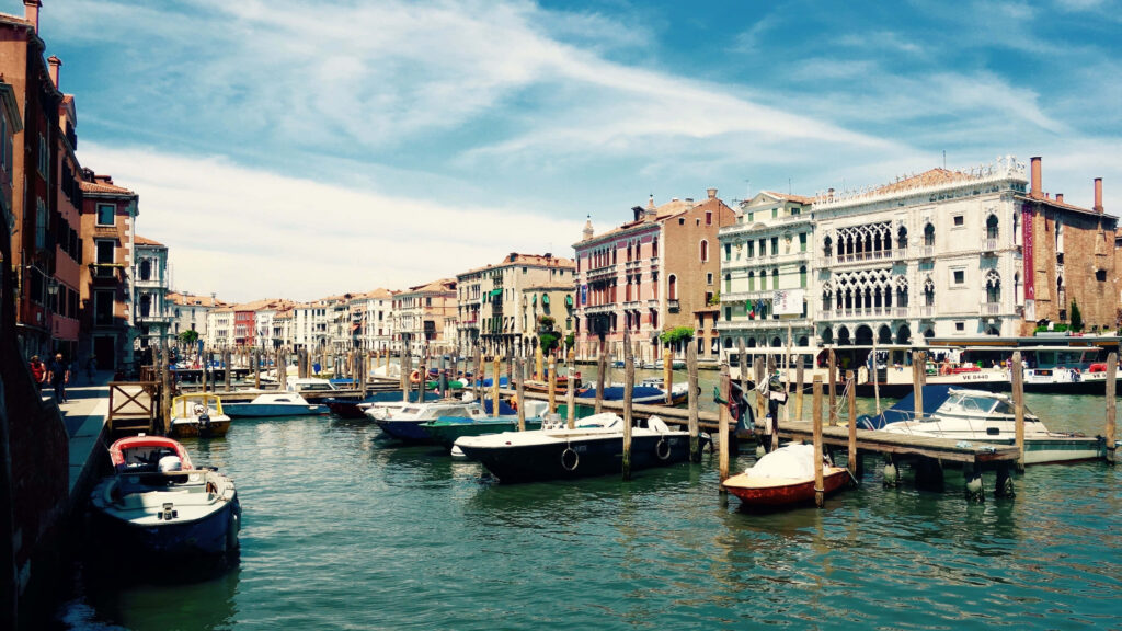 Stunning Venetian Canal Wallpaper: Colorful Architecture & Boats