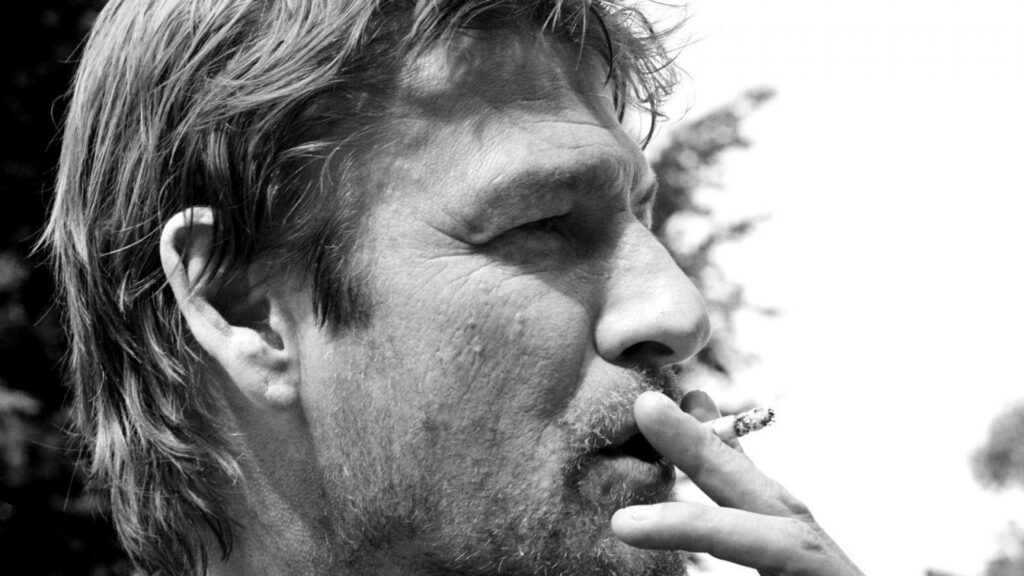 Intense Greyscale Wallpaper: Sean Bean in Pensive Reflection
