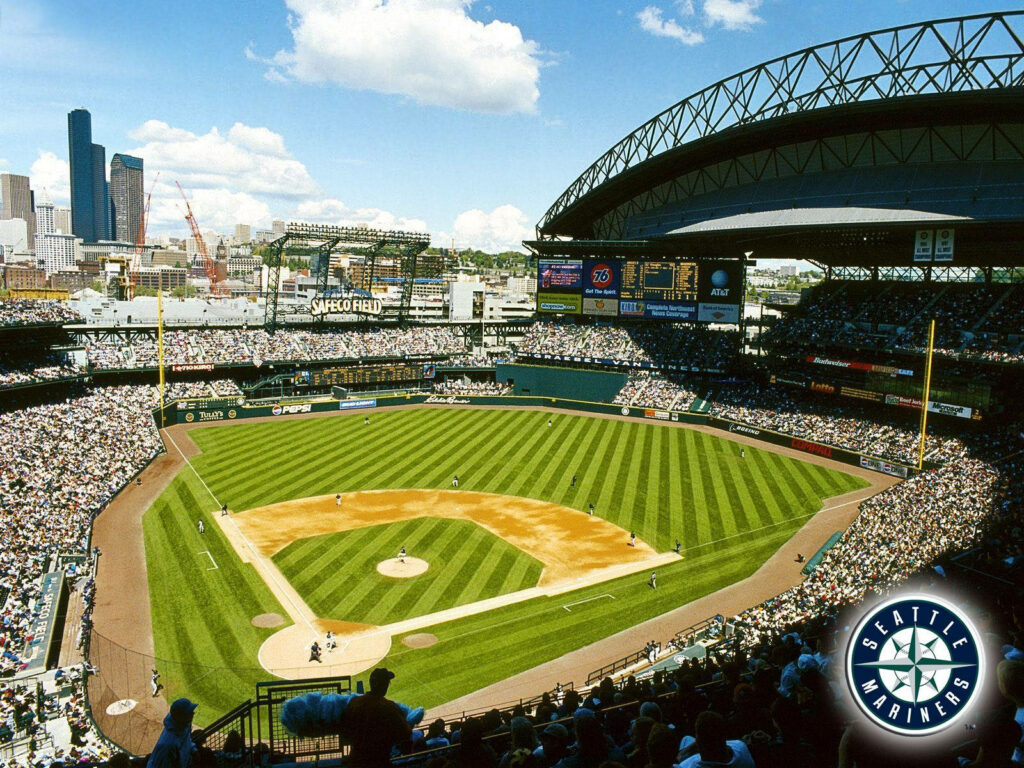 Seattle Mariners Stadium Wallpaper: Vibrant Field & City Skyline