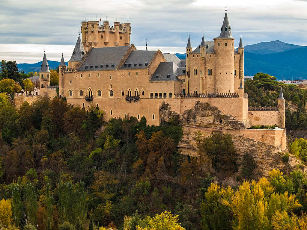 Majestic Segovia Castle: Breathtaking Wallpaper Background with Mountains