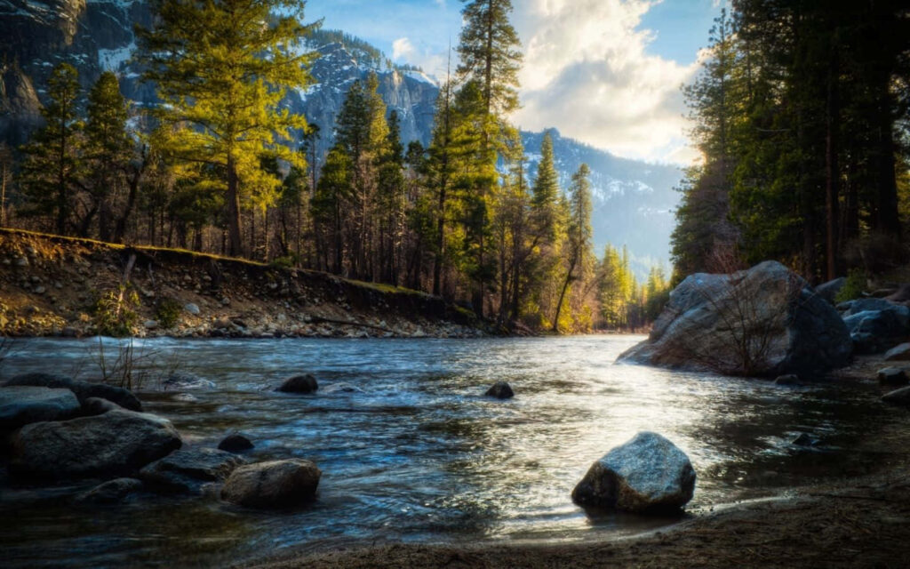 Tranquil 3D Riverscape Wallpaper: Serene Forests & Majestic Mountains