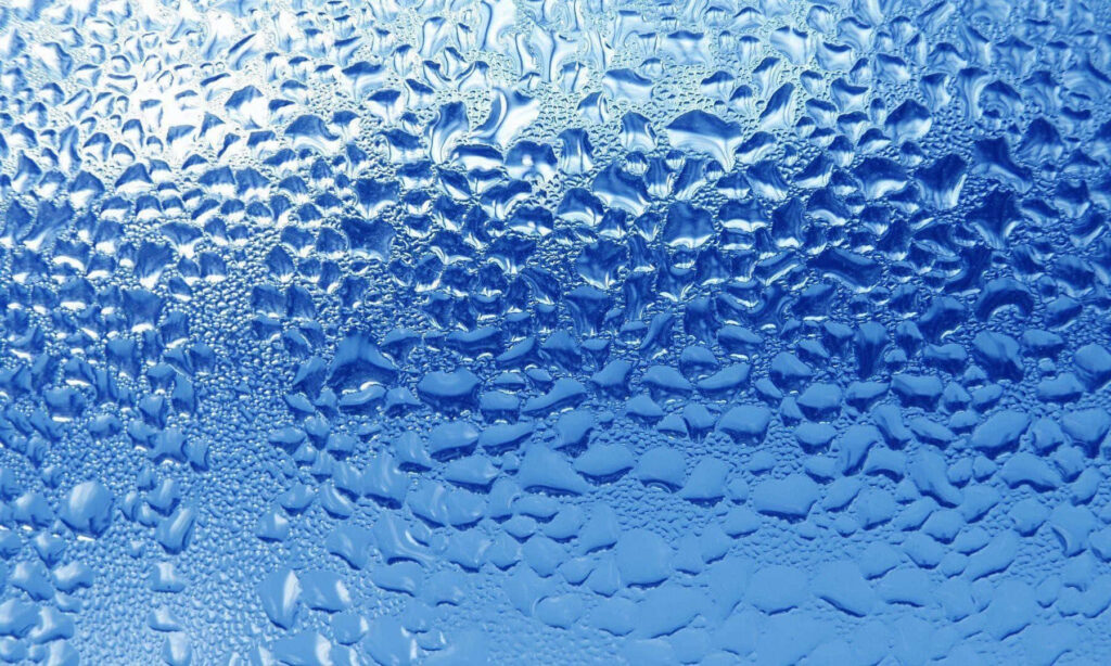Calming 3D Water Droplets Wallpaper - Serene Blue Background