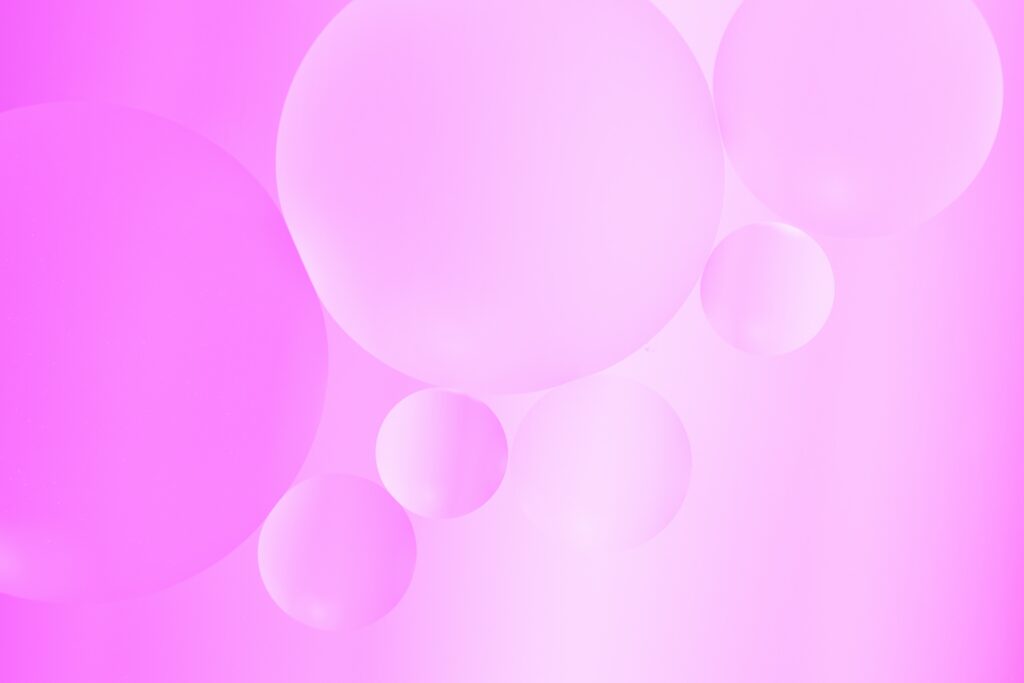 Serene Abstract Wallpaper: Soft Overlapping Circles in Purple Gradients