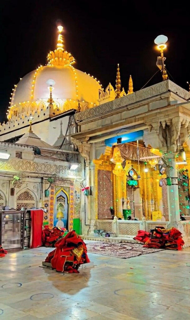 Serene Ajmer Shrine Wallpaper: Intricate Architecture & Golden Light