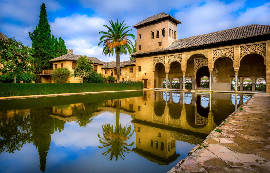 Tranquil Alhambra Palacio del Partal Wallpaper with Arched Architecture