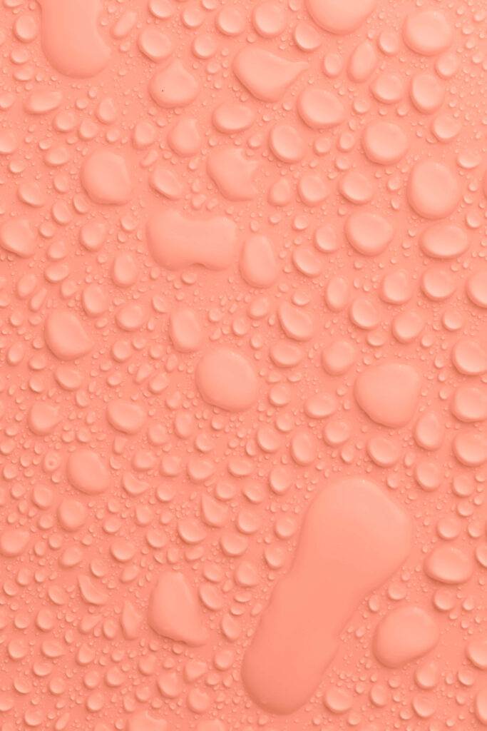 Peaceful Water Droplets: A 4K Ultra HD Android Wallpaper on a Serene Background