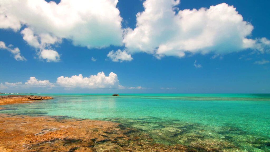 Serene Bahamas Beach Wallpaper: Turquoise Waters & Blue Skies