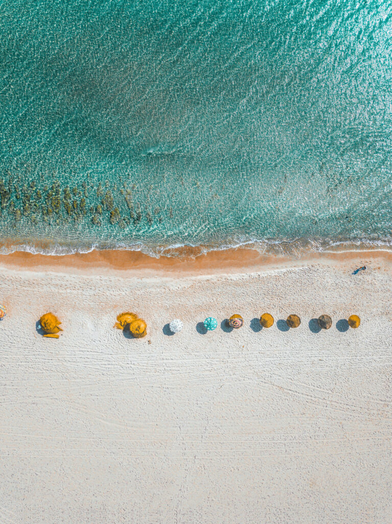 Stunning 4K Beach Wallpaper: Turquoise Waters & Colorful Umbrellas