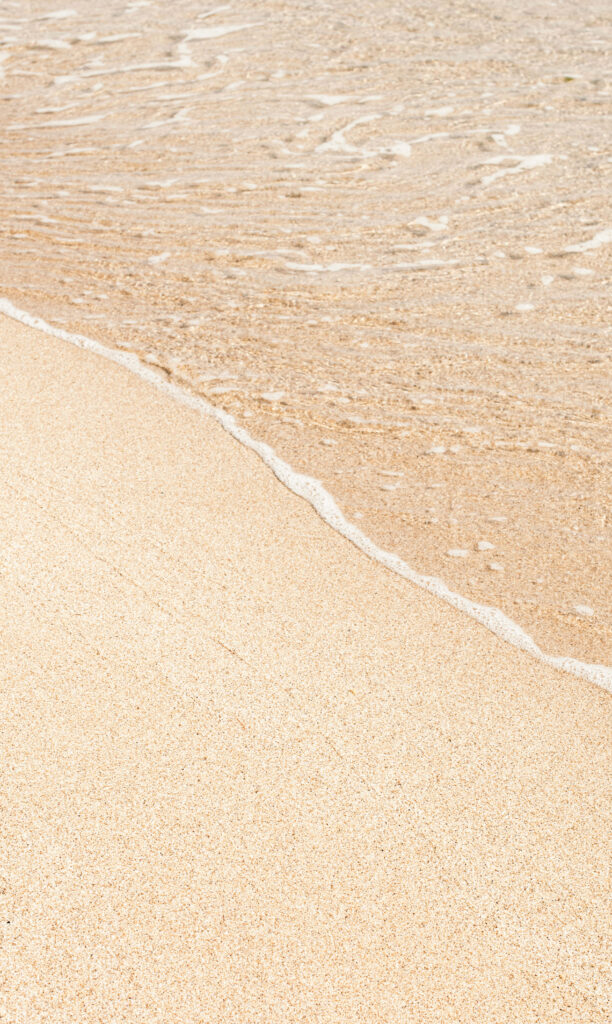 Serene Beach Wallpaper: Gentle Waves & Calming Ocean Background