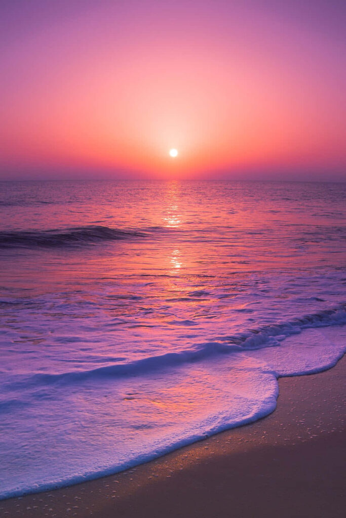 Tranquil Coastline: Captivating Sunset on the Beach HD Wallpaper
