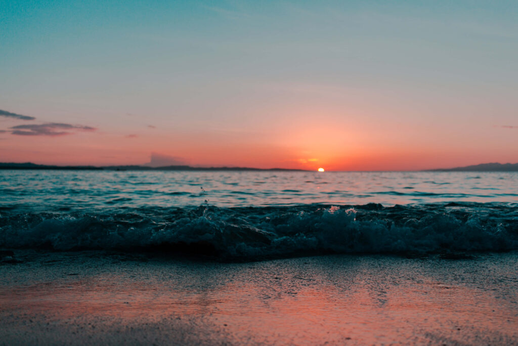 Serene Beach Sunset Wallpaper: Tranquil Waves & Vibrant Skies