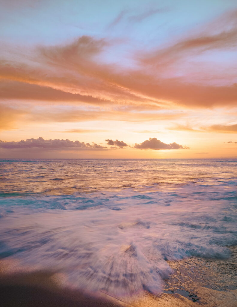Serene Beach Sunset Wallpaper for Android: Calming Ocean Scene