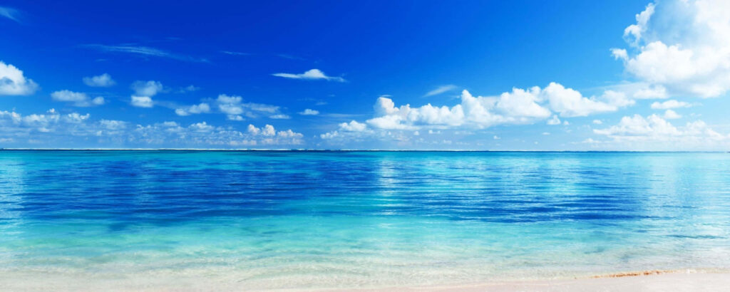Serene Beach View Wallpaper: Crystal-Clear Turquoise Waters