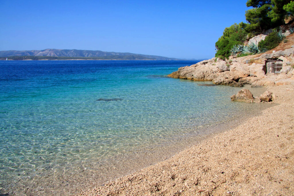 Tranquil Beach Wallpaper: Serene Turquoise Waters & Scenic Coastline