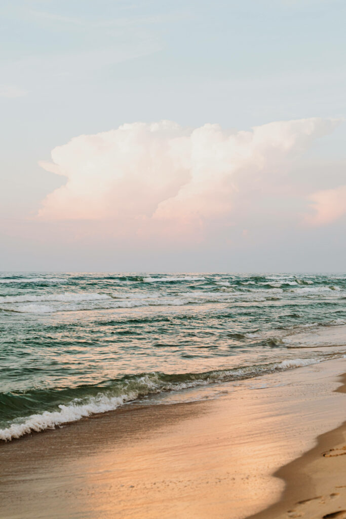 Serene Beach Wallpaper: Gentle Waves & Pastel Sky for Android
