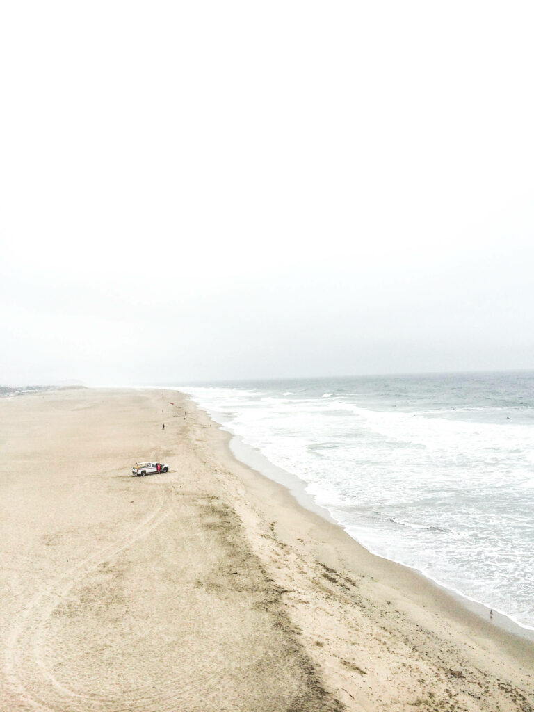 Serene Minimalist Beach Wallpaper: Tranquil Ocean and Sand Background