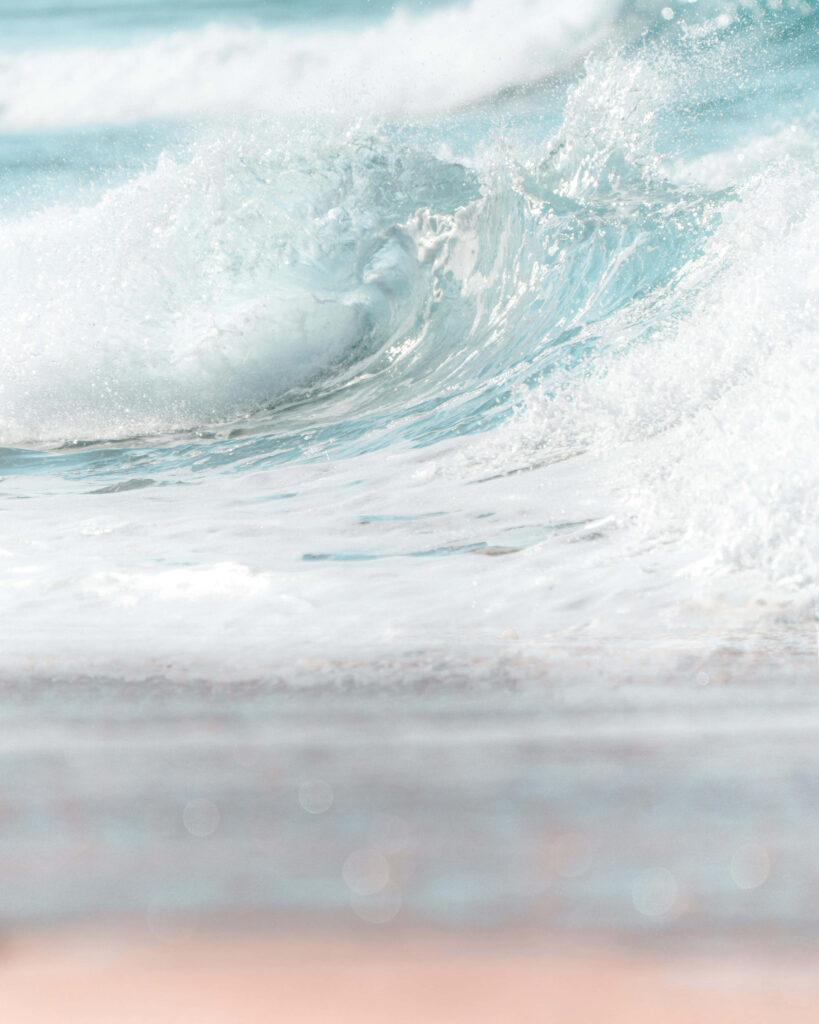 Serene Ocean Wave Wallpaper: Calming Beach Close-Up Background