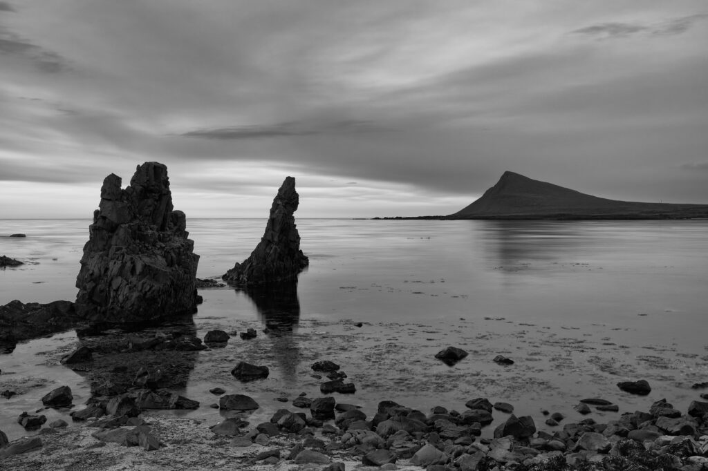 Serene Black and White Seascape Wallpaper with Dramatic Rocks