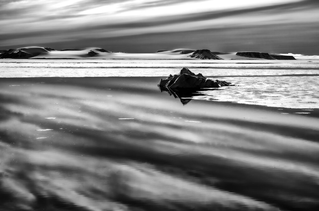 Serene Black and White Landscape Wallpaper with Reflective Water