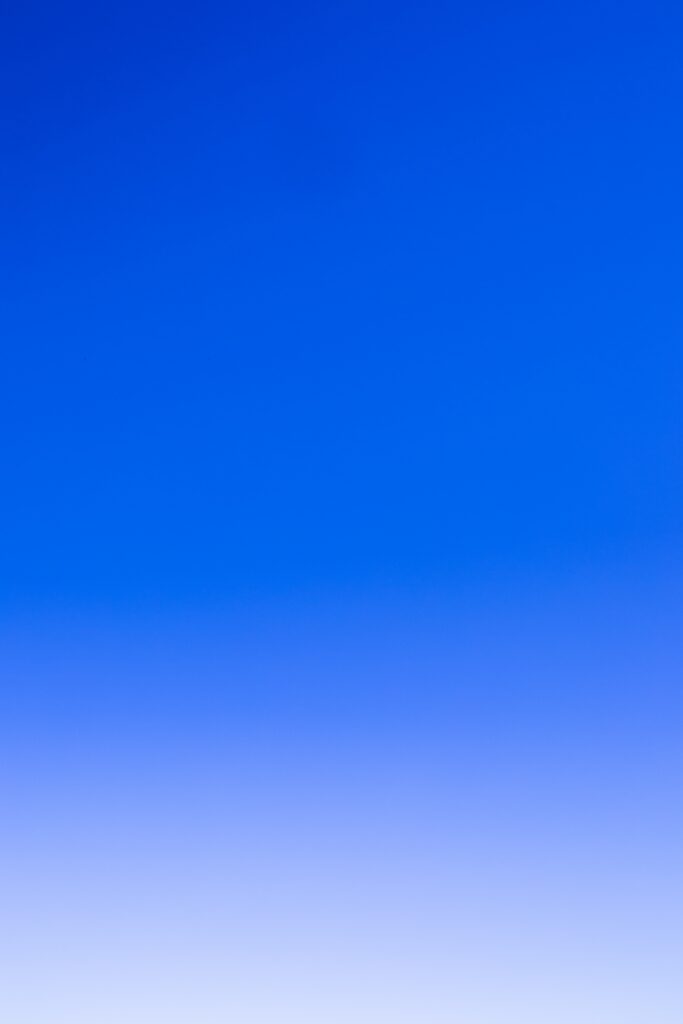 Calming Blue Gradient Wallpaper: Clear Sky Background for Devices
