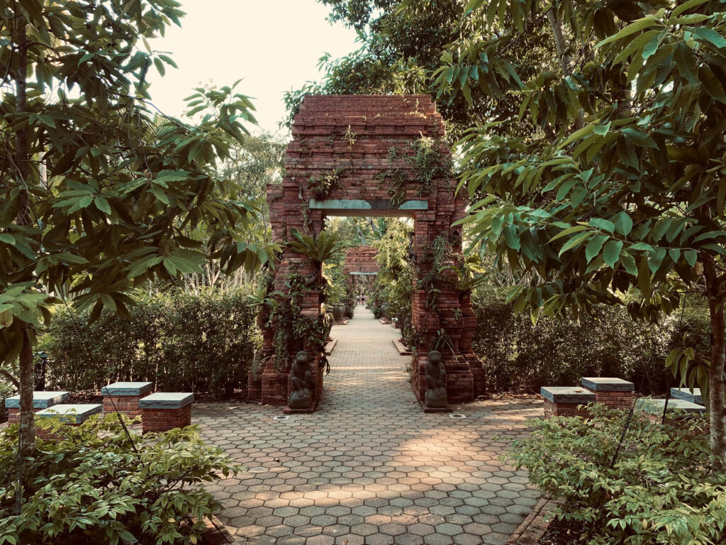 Lush Greenery Pathway Archway Wallpaper - Serene Garden Escape
