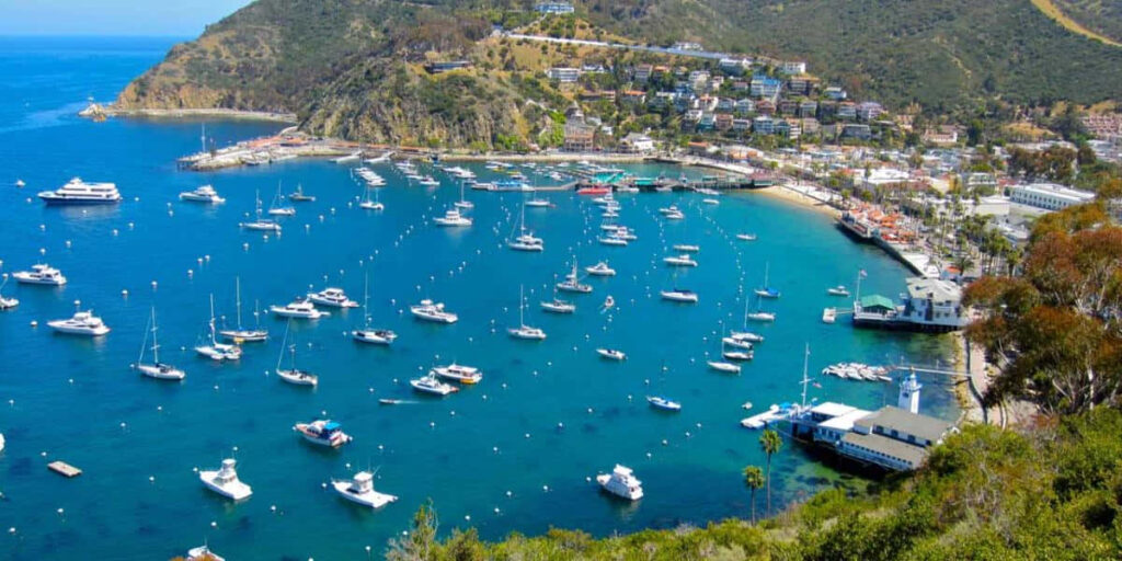 Serene California Island Harbor Wallpaper: Beauty at Sunset