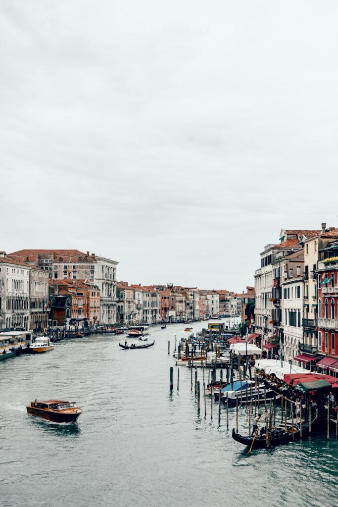 Serene Canal Wallpaper: Historic Charm & Vibrant Architecture