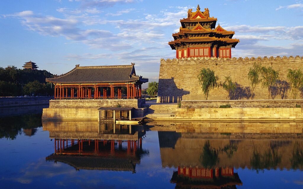 Tranquil Chinese Architecture Wallpaper: Serene Waters & Intricate Design
