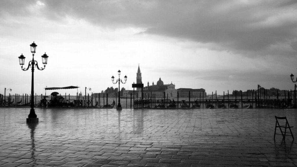 Serene City Square Wallpaper: Rainy Atmosphere & Historic Skyline