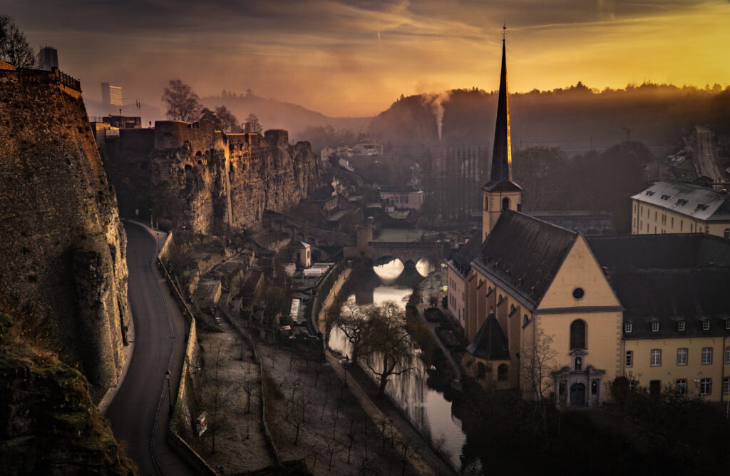 Serene Cityscape Wallpaper: Sunset with Historic Tower & Bridge