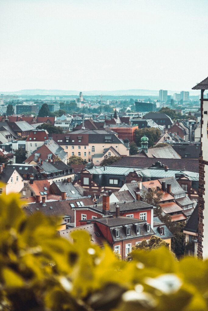Serene Cityscape Wallpaper: Charming Buildings & Lush Greenery