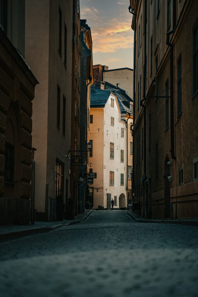 Timeless Serene Cityscape Wallpaper: Historic Streets & Sunset Glow