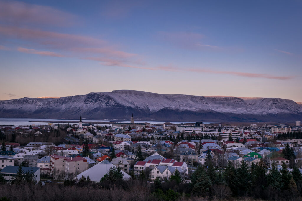 Serene Cityscape Wallpaper: Colorful Houses & Snowy Mountains